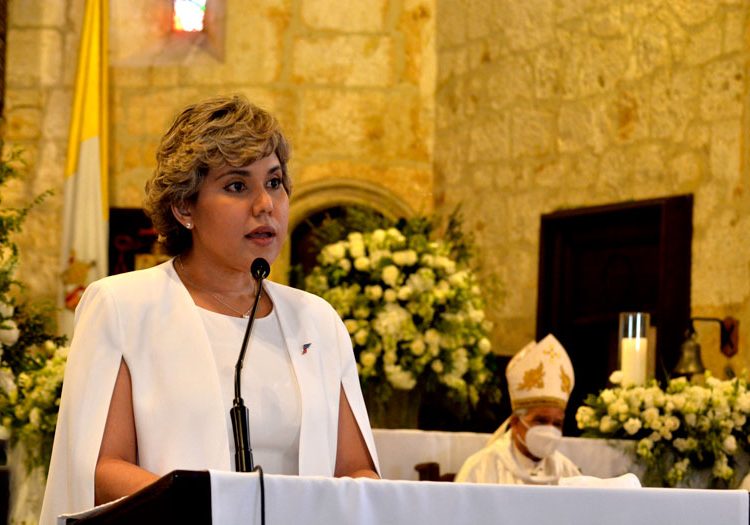 La presidente del Consejo de la Comisión Nacional de Defensa de la Competencia (ProCompetencia), María Elena Vásquez.