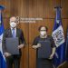 El superintendente de Bancos, Alejandro Fernández W., y la procuradora general de la República, Miriam Germán Brito.