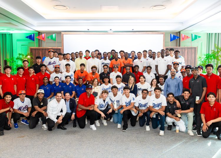 En la actividad participaron ejecutivos de la entidad financiera, representantes de la MLB, entrenadores y los prospectos.