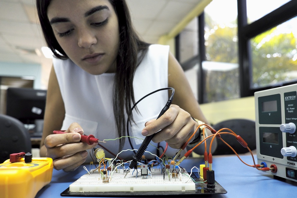 prácticas de ingeniería eléctrica del intec (1)