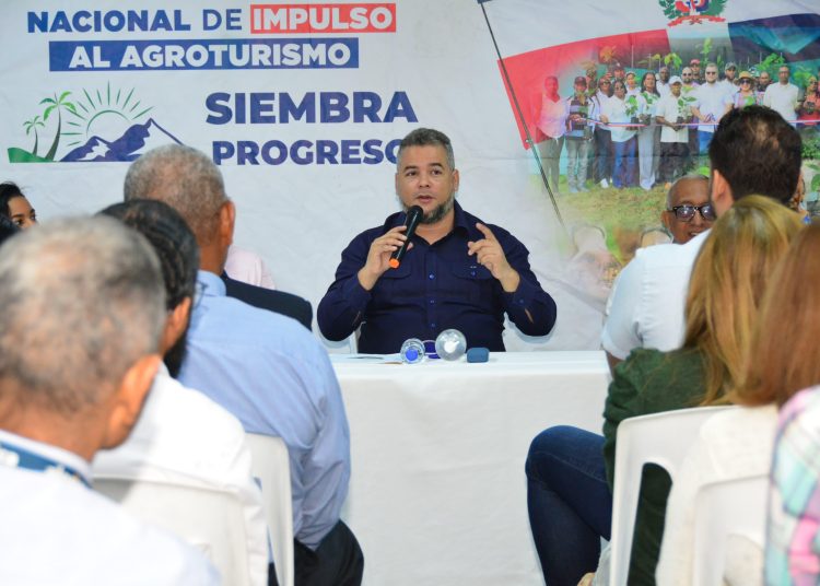 Hecmilio Galván continúa promoviendo proyectos que impactan positivamente al campo dominicano y contribuyen al bienestar de las comunidades productivas.