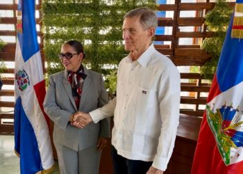La canciller haitiana Raina Forbin y el canciller dominicano Roberto Álvarez. / Fuente: Le Nouvelliste