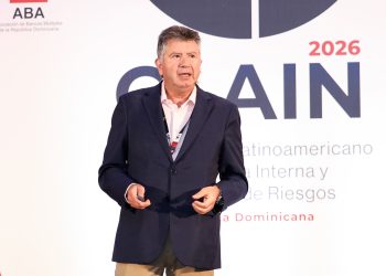 Rebolledo planteó la necesidad de avanzar hacia un modelo de aseguramiento combinado.