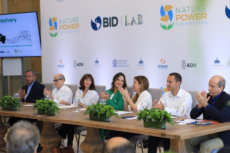 Rafael Arias, Max Puig, Katharina Falkner-Olmedo, Laura Rojas, Carolina Mejía, Fabian Suárez y Juan Eduardo Julia Mera.