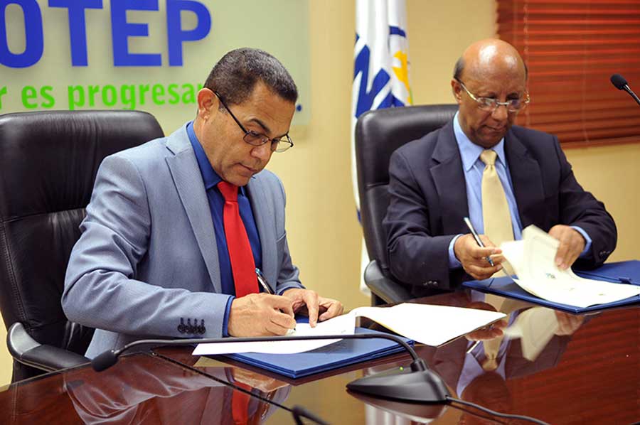 Rafael Ovalles y Benito Ferreiras firma acuerdo de colaboración para apoyar a productores agropecuarios./elDinero