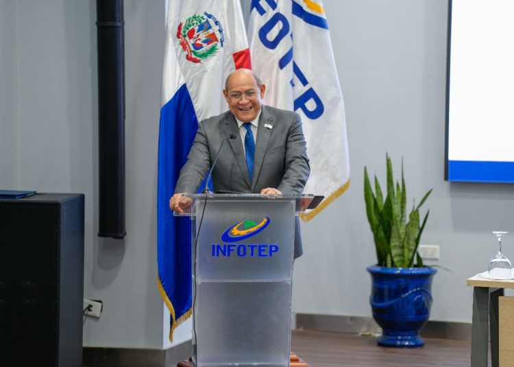 Rafael Santos Badía expresó que, mediante este convenio, la institución implementará acciones formativas orientadas a los socios de Adompretur.