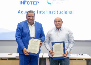 Rafael Santos Badía, director general del Infotep y Edward Veras Díaz, director ejecutivo CNE. - Fuente externa.