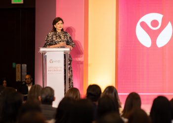 La vicepresidenta destacó la importancia de la coordinación entre el sector público, privado y la sociedad civil.