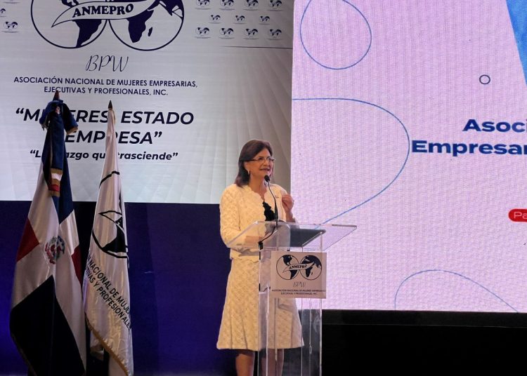 Peña indica que la educación sigue siendo clave para elevar la productividad de RD.