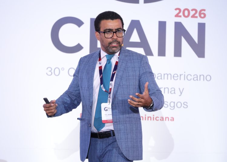 Raúl Hernández durante su conferencia magistral en el Clain 2026.