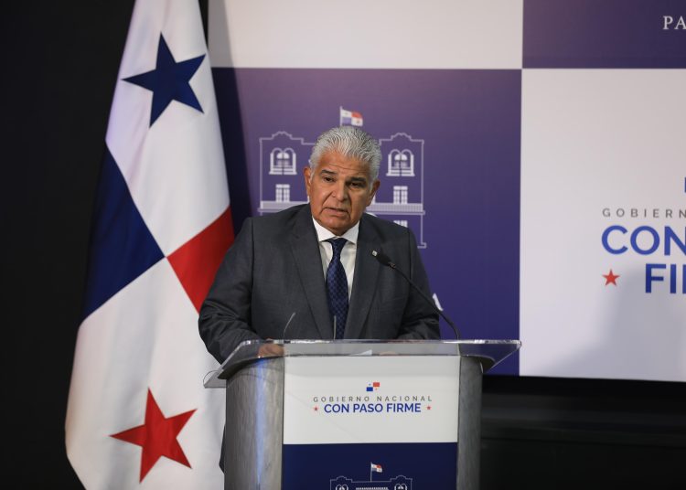 Los barcos pagan un peaje para pasar por el canal, que se calcula con base a una tarifa fija, de acuerdo con la esclusa utilizada y la categoría de tamaño del buque.