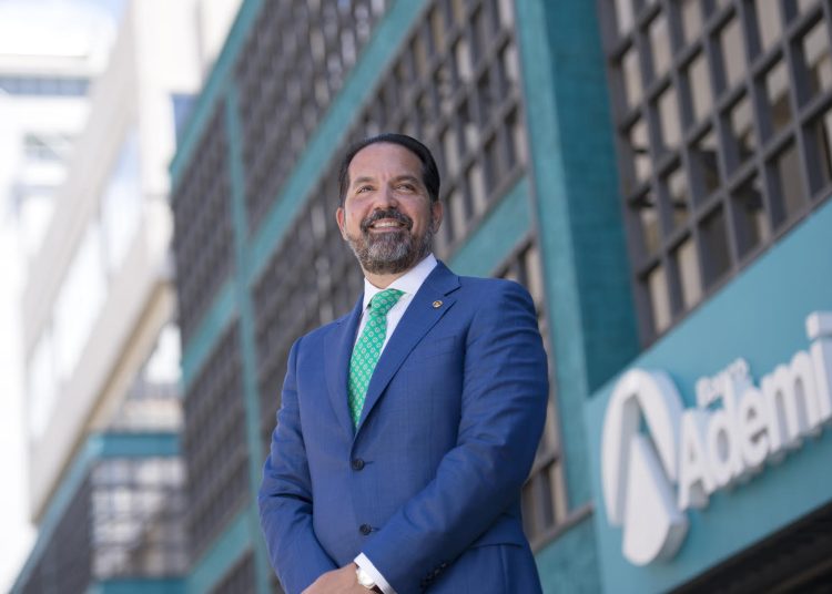 Raúl Lluberes, presidente del consejo de administración de Banco Ademi.