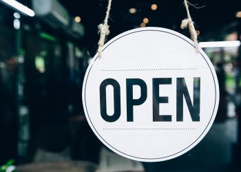 Costa rica planea comenzar la reapertura gradual de actividades comerciales del 9 al 30 septiembre. | Getty Images, Istock.