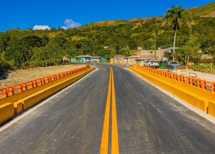 La carretera El Cercado-Hondo Valle, entre las obras de mayor inversión.