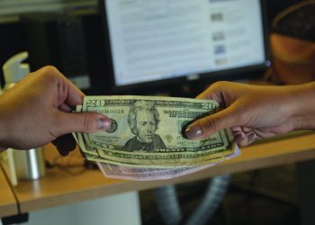 Aunque el sexo masculino está liderando el recibo de remesas, esto no implica que sean los mayores beneficiarios.