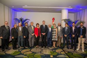 representantes de la comunidad libanesa que fueron distinguidos por el embajador del libano