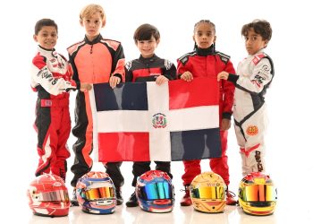 Los jóvenes pilotos que llevarán el tricolor nacional.
