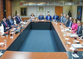 Misión del FMI y representantes del Banco Central dominicano. - Fuente externa.