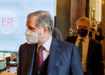 El ministro de economía italiano, Daniel Franco, tras la reunión telemática que sostuvo con los países del G20. | EFE.