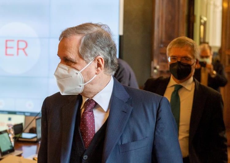 El ministro de economía italiano, Daniel Franco, tras la reunión telemática que sostuvo con los países del G20. | EFE.