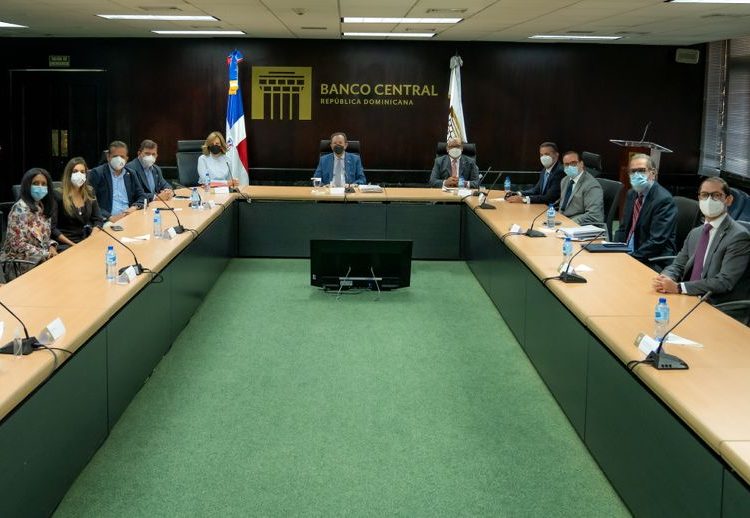 Reunión del Banco Central con miembros de Acoprovi.