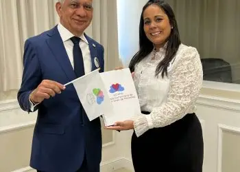 Las enfermedades raras se caracterizan por tener una baja prevalencia e incidencia en la población, ser difíciles de diagnosticar y contar con opciones de tratamiento limitadas o altamente especializadas.