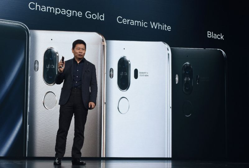 richard yu presidente de huawei presenta el mate 9 en munich