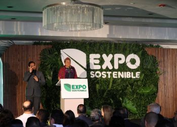 Rigoberta Menchú hizo énfasis en la necesidad de fortalecer la educación y la conciencia social como pilares para impulsar cambios sostenibles en el tiempo.