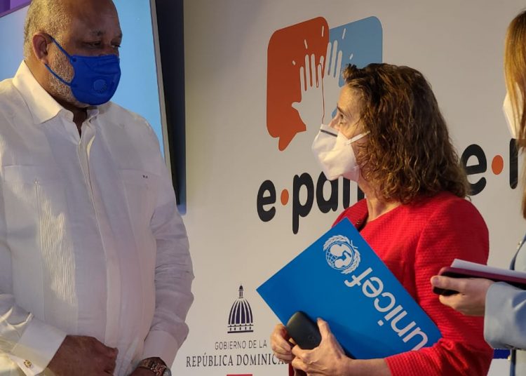 Roberto Fulcar, Rosa Elcarte y Virginia Saiz.