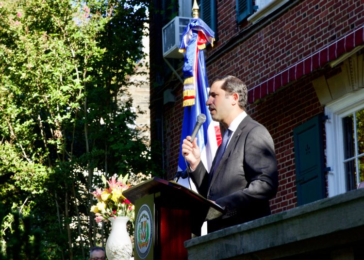 El presidente de AMCHAMDR, Roberto Herrera