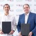 Roberto Herrera y Eduardo Pellerano H. en firma de acuerdo Evergo y British Motors. | Fuente externa.