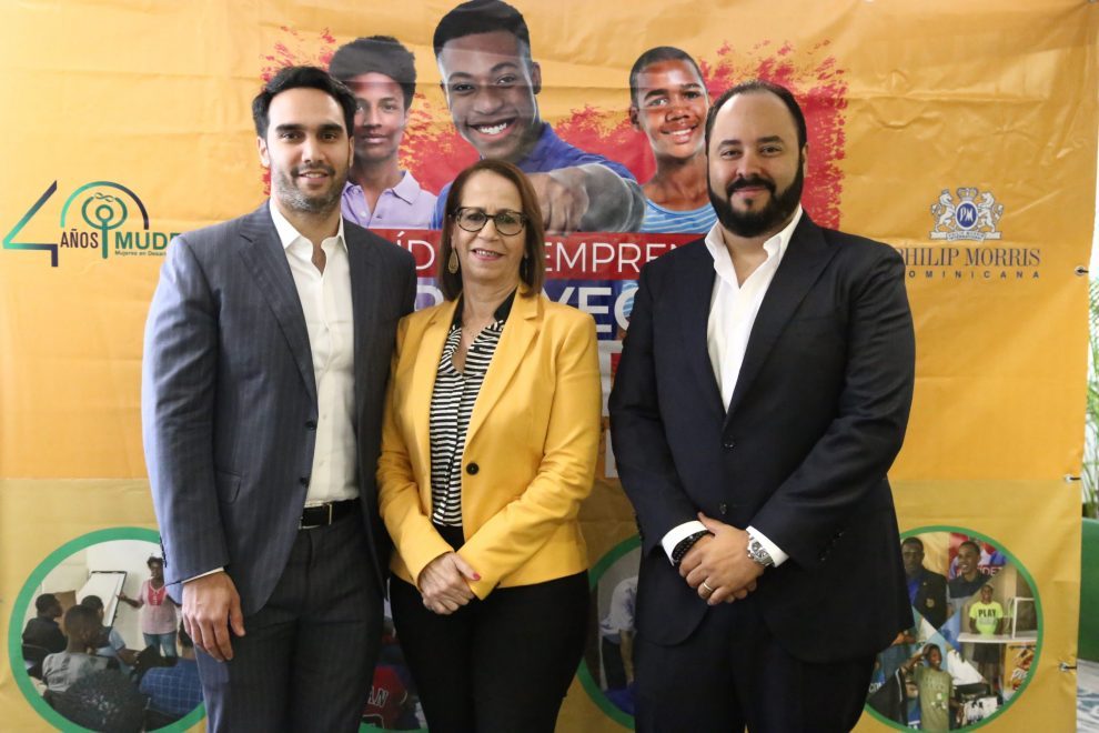 roberto yunen, petruska luna patxot, andrés espinal.