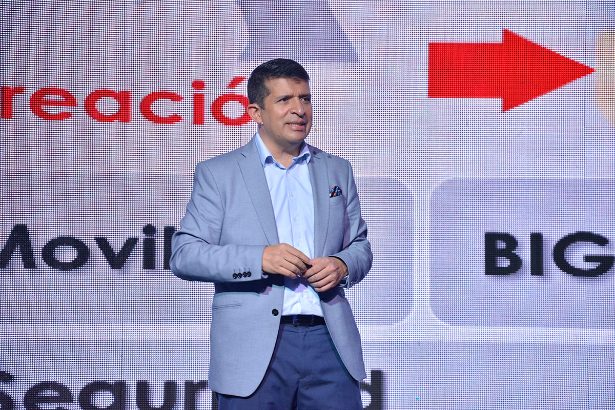 roger santamaria claro colombia