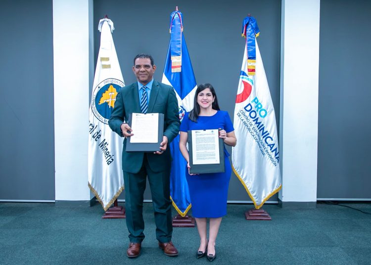 Rolando Muñoz y Biviana Riveiro Disla. Fuente externa.