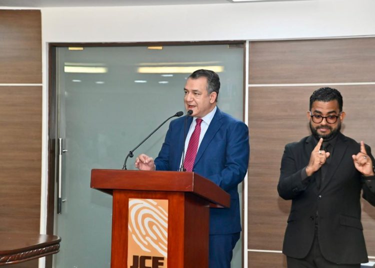 El presidente de la JCE explicó que los únicos centros que requerirán cita previa son los centros continuos.