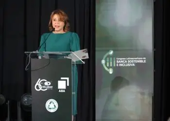 Refiriéndose a las estadísticas presentadas por Felaban, Ruiz señaló que en 2024, el porcentaje promedio de bancarización en la región alcanzó un 51.8%, lo que refleja un desafío significativo para las mipymes que generan una proporción considerable de empleo.