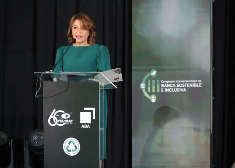 Refiriéndose a las estadísticas presentadas por Felaban, Ruiz señaló que en 2024, el porcentaje promedio de bancarización en la región alcanzó un 51.8%, lo que refleja un desafío significativo para las mipymes que generan una proporción considerable de empleo.