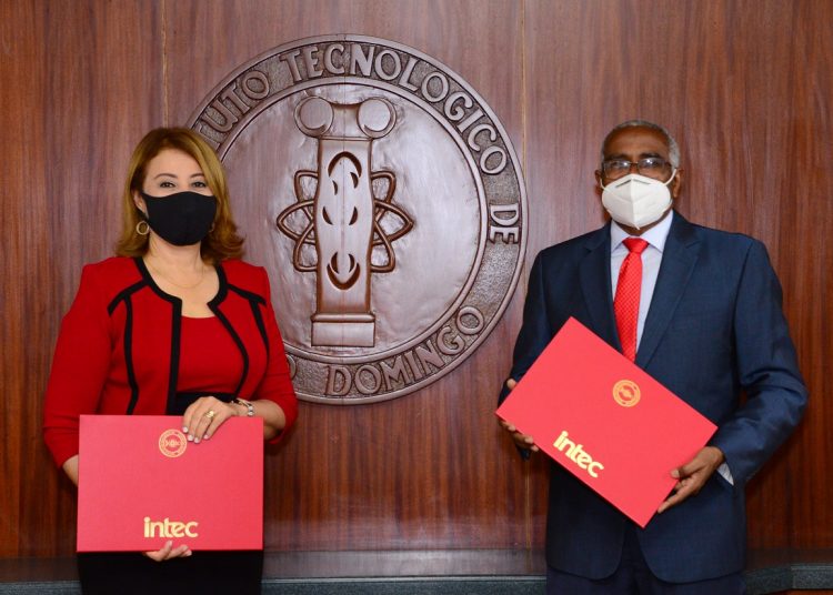 Rosanna Ruíz, presidenta ejecutiva de la ABA, y Rolando M. Guzmán, rector del INTEC.