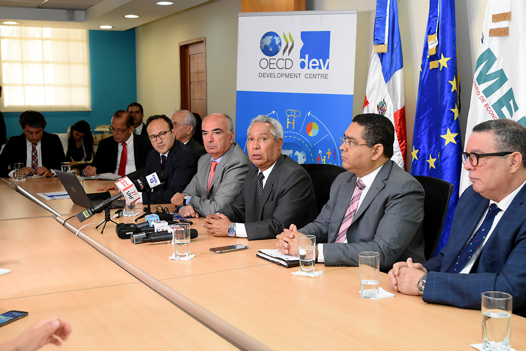 rueda de prensa ocde sobre elaboracion politicas de desarrollo 11