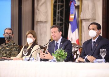 Rueda de prensa, combate a bebidas ilegales