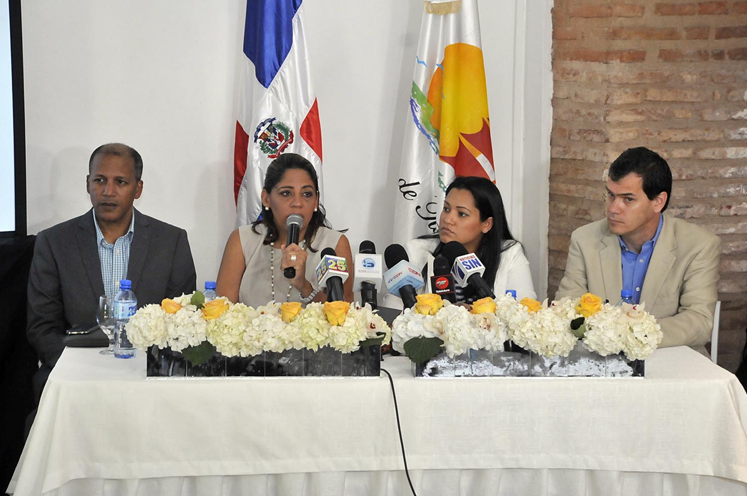 Wilfredo Díaz, Maribel Villalona, Idalia Martinez y Alejandro Suárez, coordinadores del proyecto de modificación de las Ruinas de San Francisco.