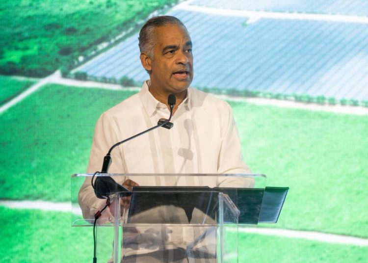 Santos subrayó que el Parque Fotovoltaico Cotoperí representa un paso decisivo hacia una matriz energética más limpia y moderna.