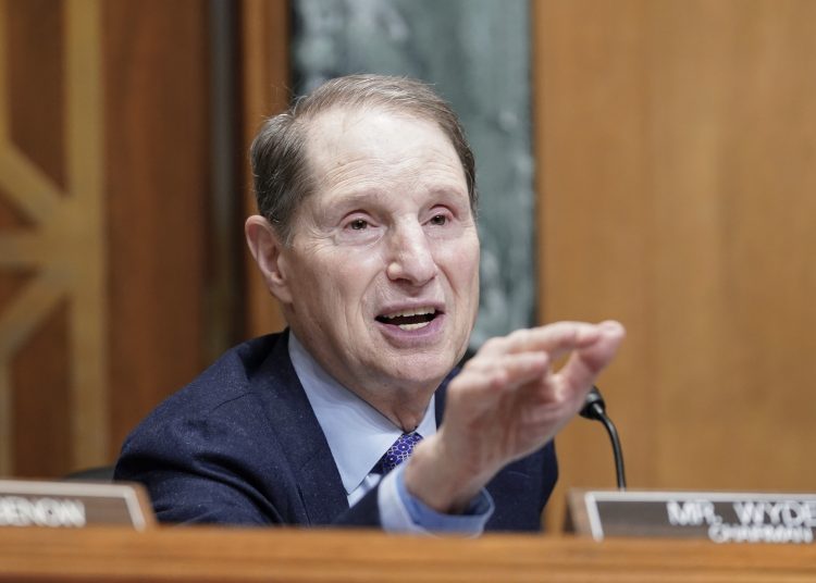 Ron Wyden, principal demócrata del Comité de Finanzas del Senado.
