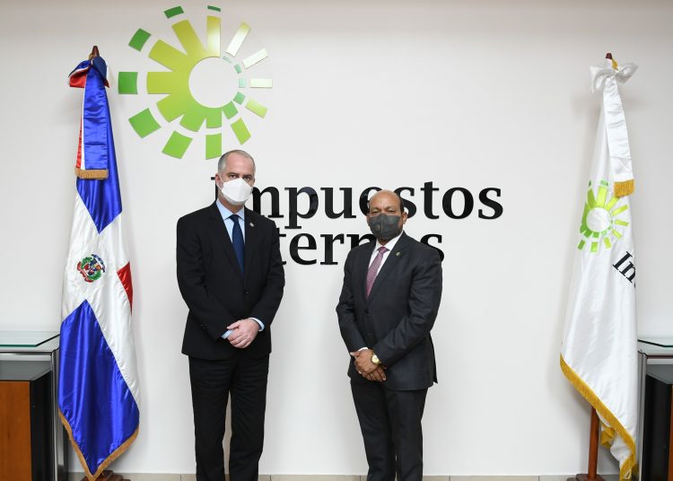 Alejandro Fernández W. y Luis Valdez Veras.