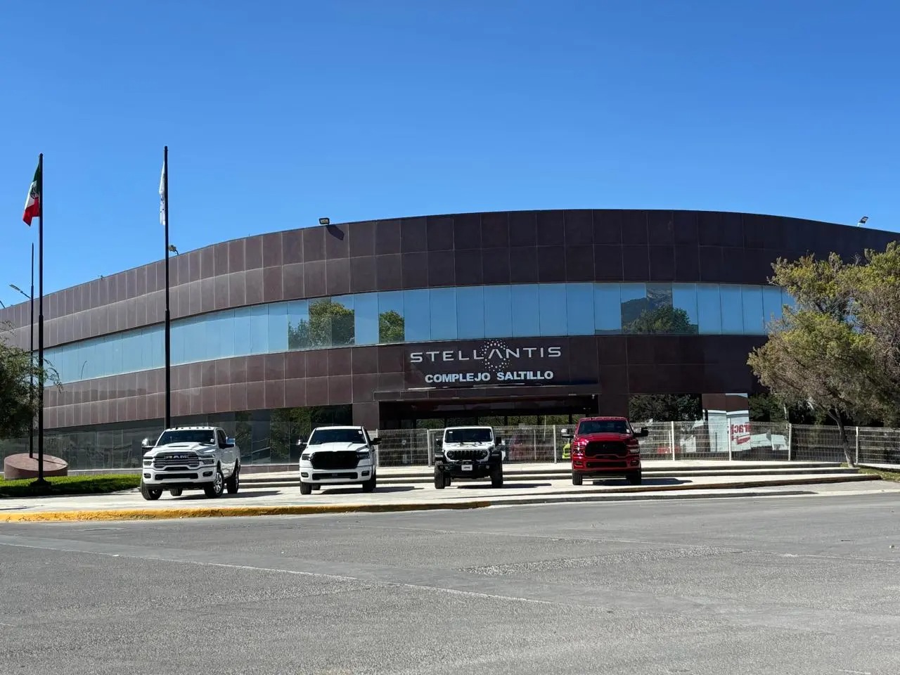 Stellantis y Microsoft sellan alianza para impulsar la inteligencia artificial en la industria automotriz