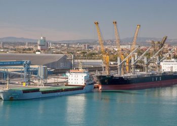 El superávit comercial de productos químicos y afines disminuyó en el segundo y tercer trimestres (€24,700 y €23,000 millones, respectivamente).