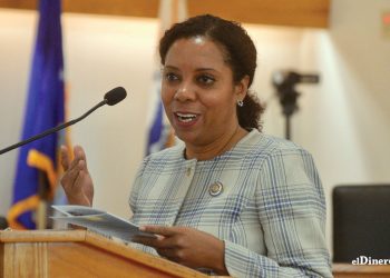 Sabina Matos valora el esfuerzo que realiza la comunidad dominicana para aportar a la economía. | Gabriel Alcántara