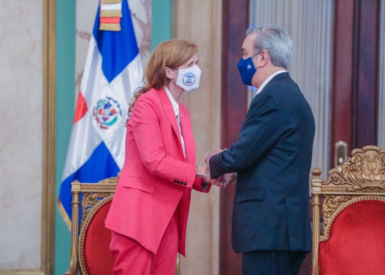 Samantha Power y Luis Abinader
