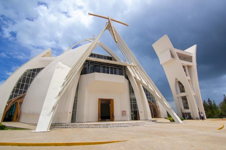 Santuario Cristo de los Milagros, Bayaguana. | Fuente externa.