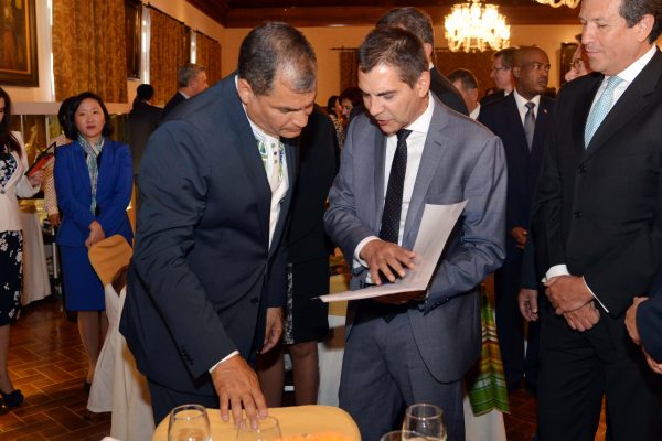 secretario almuerzo correa e1468591769456